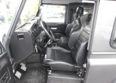 DEFENDEUR_Land_Rover_90_SE_Mark_VI_Langlois_Automobiles_86130_Jaunay_Marigny